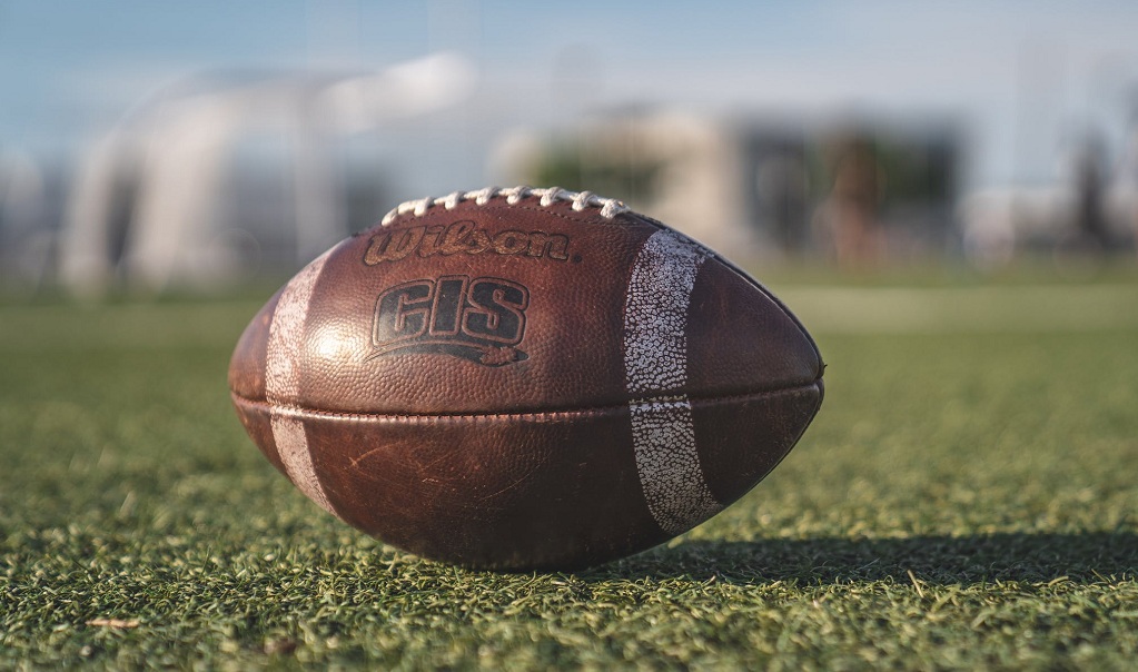 Sports Ball and Players Detection and Tracking for video broadcasts Sports Ball and Players Detection and Tracking for video broadcasts